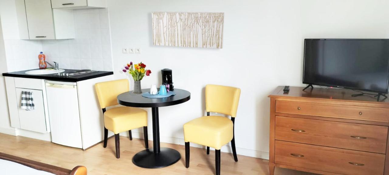 Villa Rose De Mons - Residence Services Senior La Brede Bagian luar foto